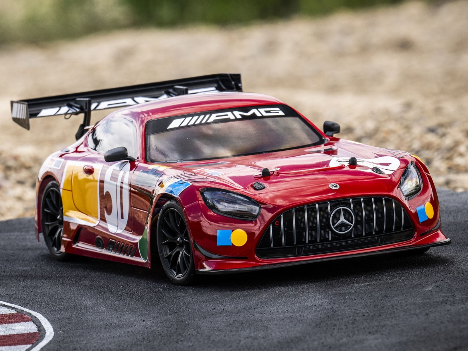 EP Touring 電動ツーリングカーは初心者から上級者まで幅広く楽しめるカテゴリーです。ブラシレスシステムやLiPoバッテリーの活用で、パワフルでスムーズな走行が可能です!