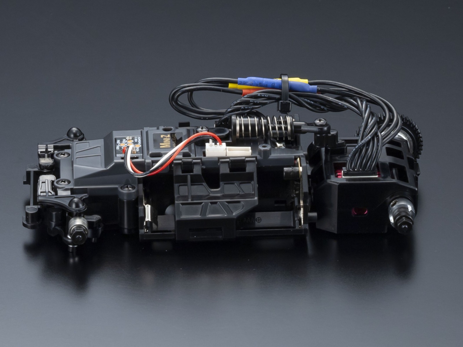 Mini-Z 1999年の発売より常に進化し続けるインドア用ラジオコントロールカーの最高峰。